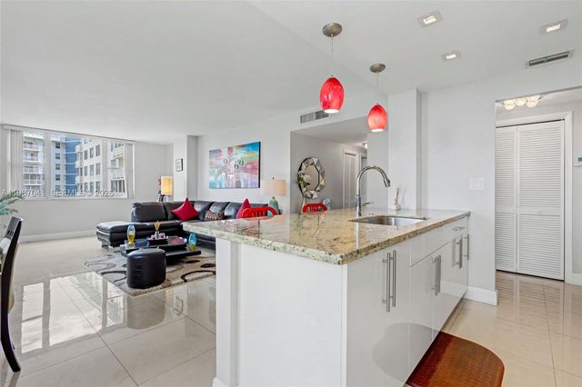 4330 Hillcrest Dr 619, Hollywood, FL 33021