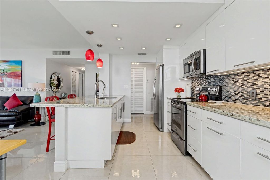 4330 Hillcrest Dr 619, Hollywood, FL 33021