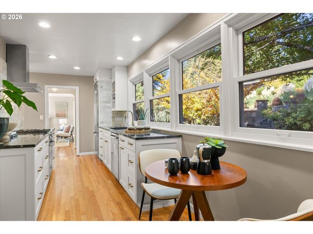 1625 Sw WESTWOOD Dr, Portland, OR 97239
