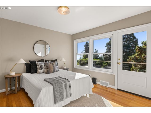 1625 Sw WESTWOOD Dr, Portland, OR 97239