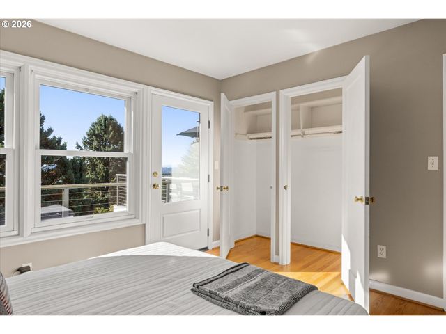 1625 Sw WESTWOOD Dr, Portland, OR 97239
