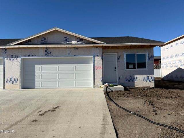 1562 47th Loop SE, Minot, ND 58701 property photo