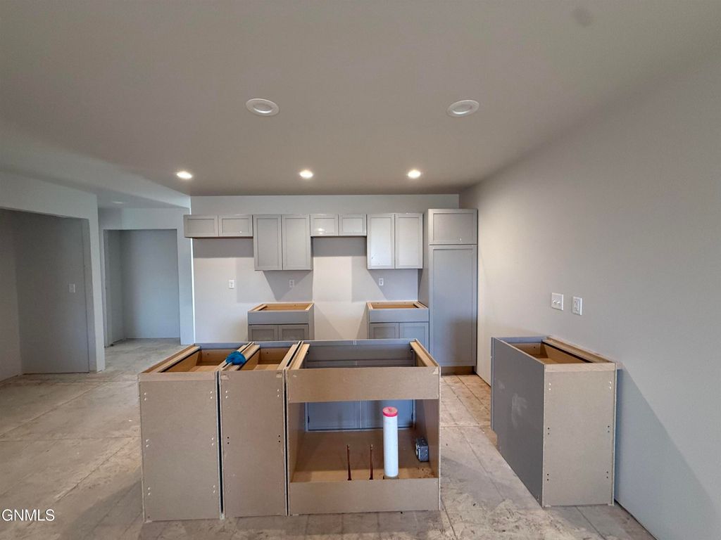 1562 47th Loop SE, Minot, ND 58701 photo 5
