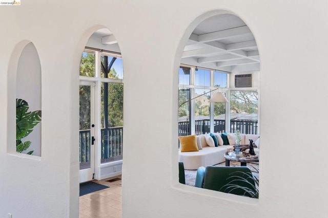 7 Knickerbocker Lane, Orinda, CA 94563