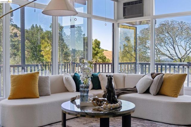 7 Knickerbocker Lane, Orinda, CA 94563