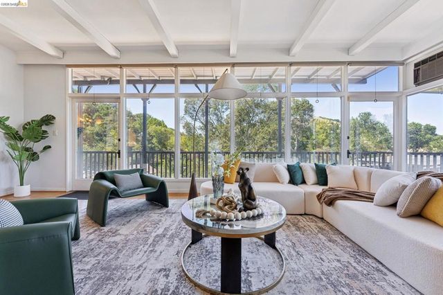 7 Knickerbocker Lane, Orinda, CA 94563