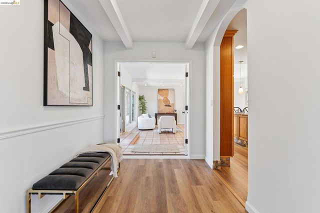 7 Knickerbocker Lane, Orinda, CA 94563