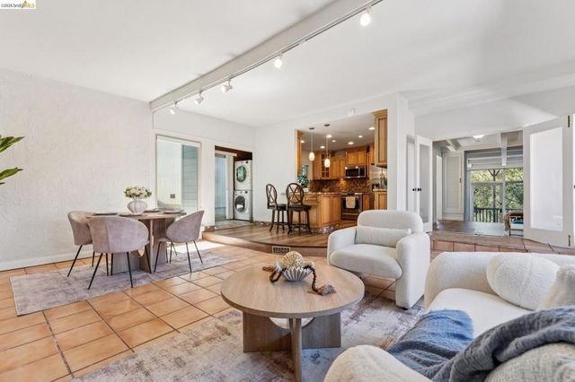 7 Knickerbocker Lane, Orinda, CA 94563