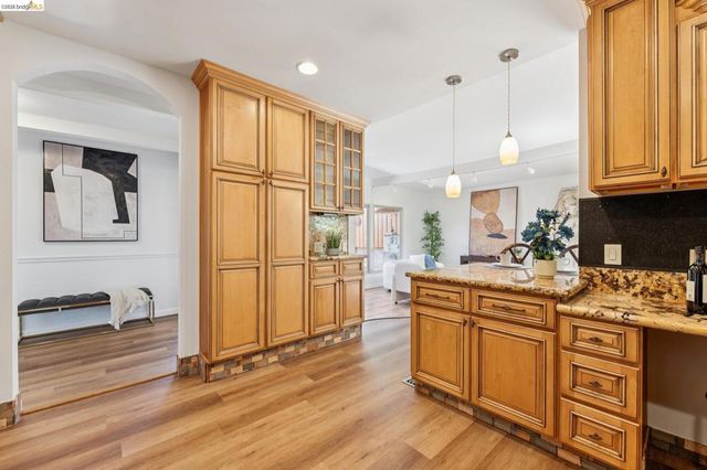 7 Knickerbocker Lane, Orinda, CA 94563