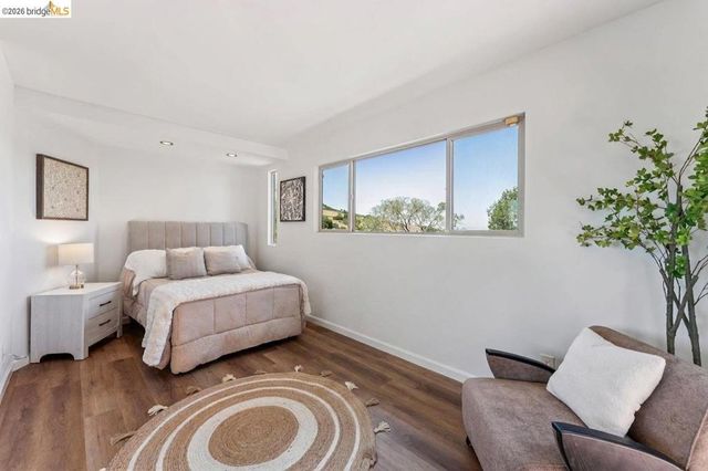 7 Knickerbocker Lane, Orinda, CA 94563
