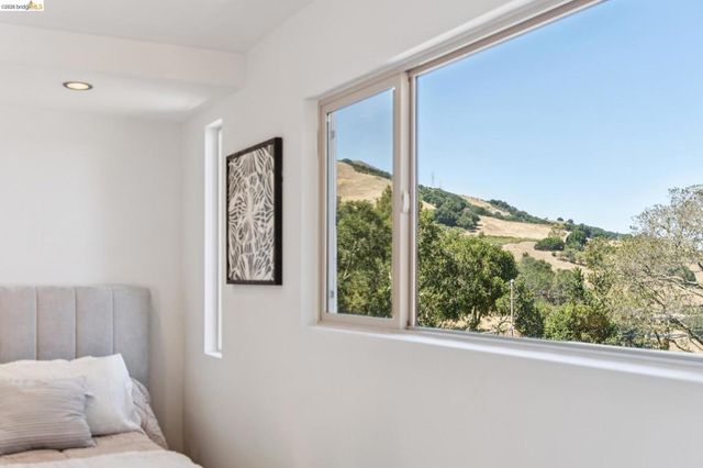 7 Knickerbocker Lane, Orinda, CA 94563