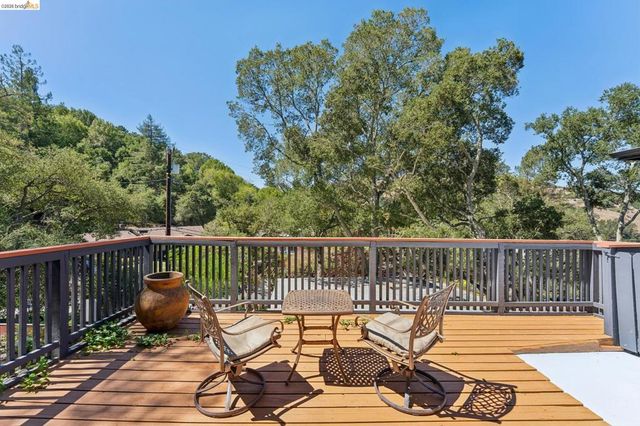 7 Knickerbocker Lane, Orinda, CA 94563