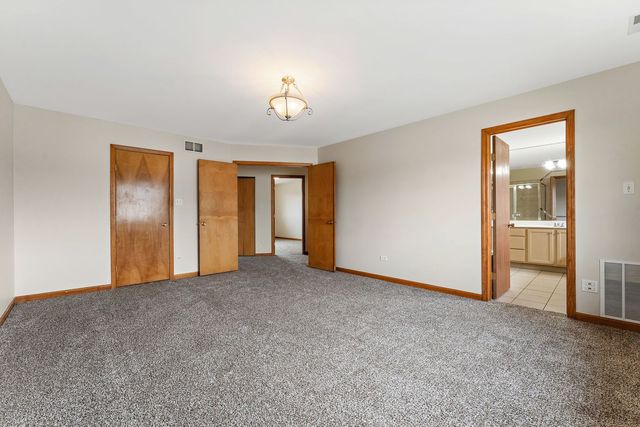 18020 Charlotte Drive, Lansing, IL 60438