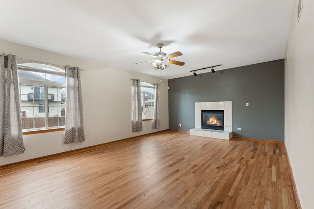 18020 Charlotte Drive, Lansing, IL 60438
