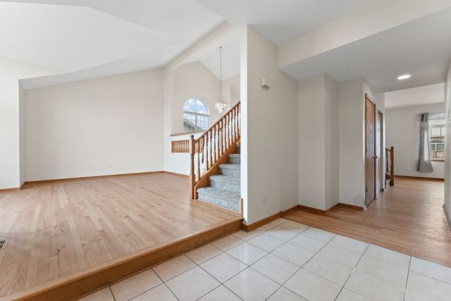 18020 Charlotte Drive, Lansing, IL 60438
