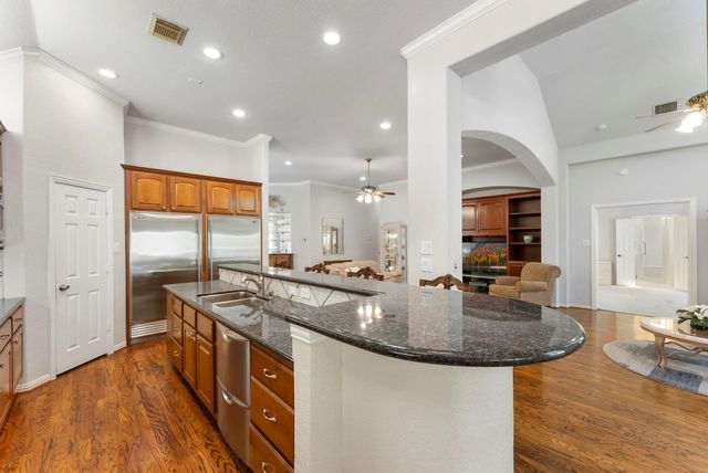 82 S Warbler Bend Circle, The Woodlands, TX 77382