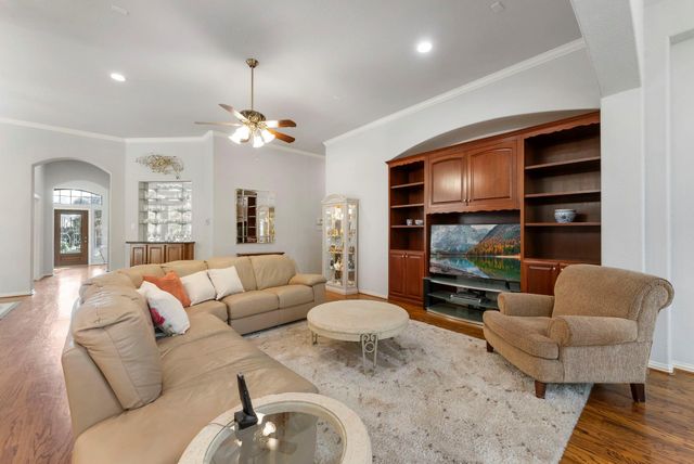 82 S Warbler Bend Circle, The Woodlands, TX 77382