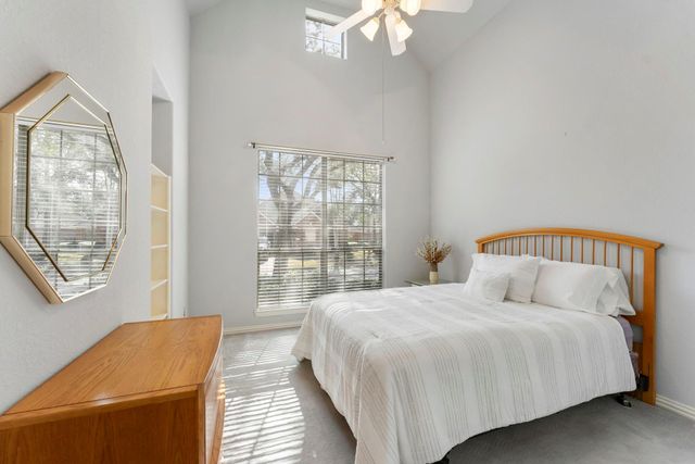 82 S Warbler Bend Circle, The Woodlands, TX 77382