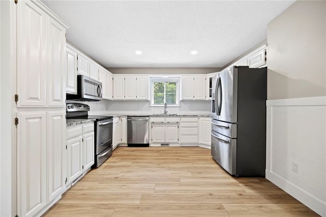 10210 Blackberry Lane, Gravette, AR 72736