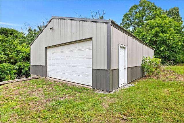 10210 Blackberry Lane, Gravette, AR 72736