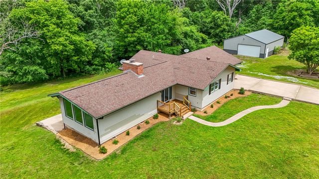 10210 Blackberry Lane, Gravette, AR 72736