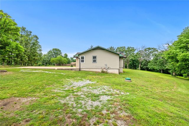 10210 Blackberry Lane, Gravette, AR 72736