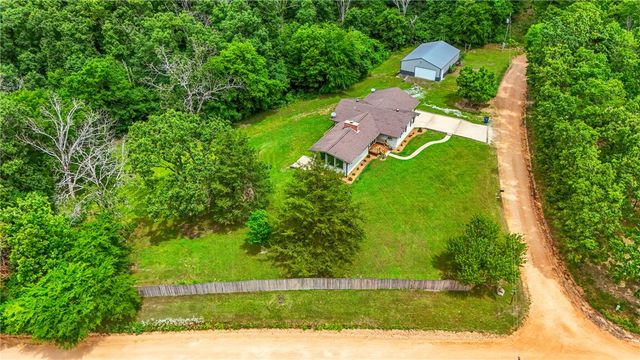 10210 Blackberry Lane, Gravette, AR 72736