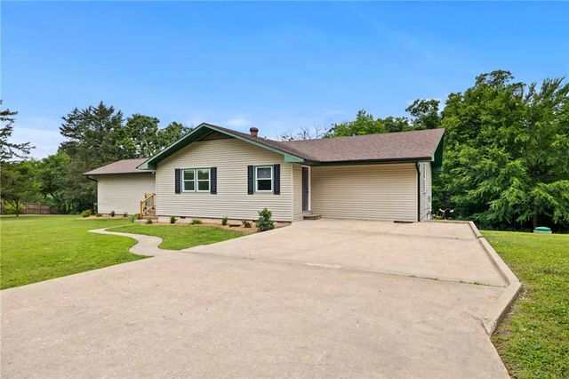 10210 Blackberry Lane, Gravette, AR 72736
