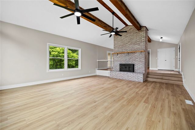 10210 Blackberry Lane, Gravette, AR 72736