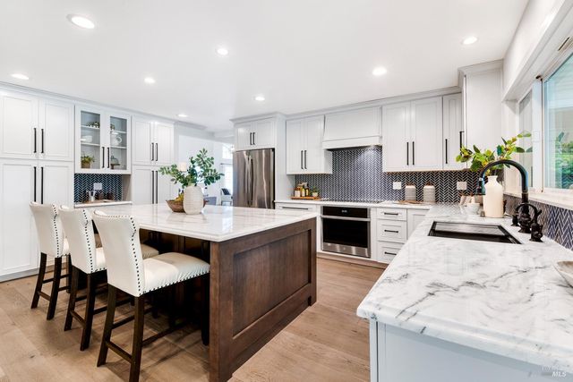 13 Woodland Ct, Novato, CA 94947