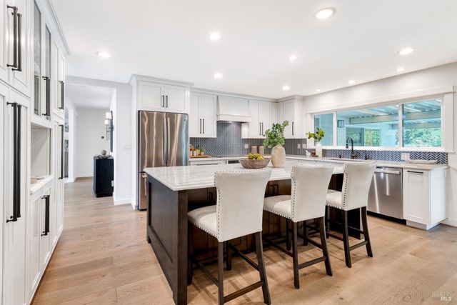 13 Woodland Ct, Novato, CA 94947