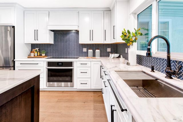 13 Woodland Ct, Novato, CA 94947