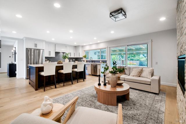 13 Woodland Ct, Novato, CA 94947