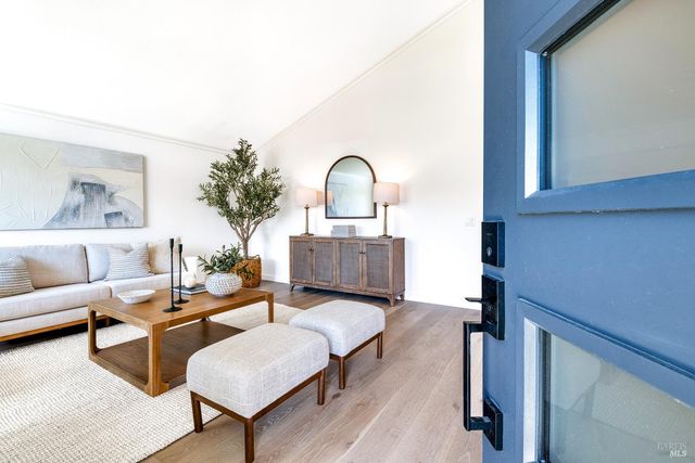 13 Woodland Ct, Novato, CA 94947