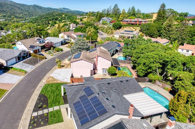 13 Woodland Ct, Novato, CA 94947