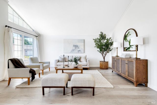 13 Woodland Ct, Novato, CA 94947