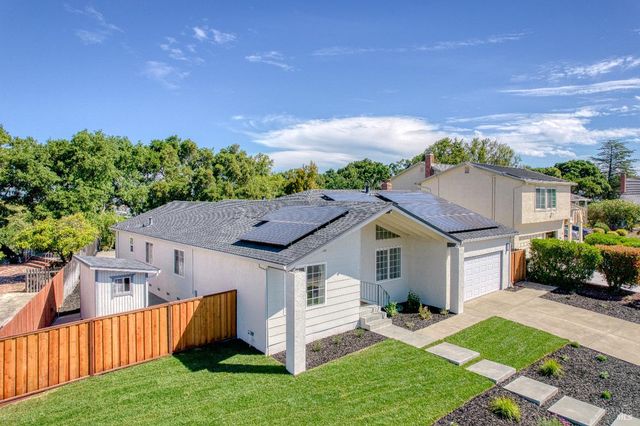 13 Woodland Ct, Novato, CA 94947