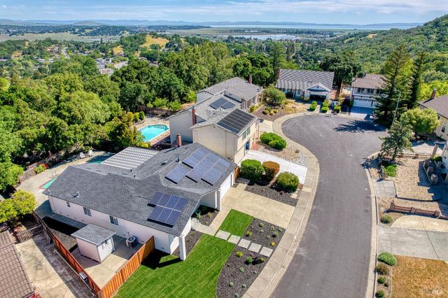 13 Woodland Ct, Novato, CA 94947