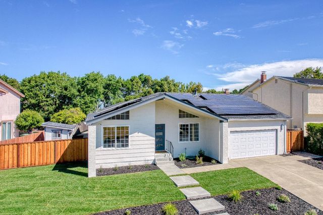 13 Woodland Ct, Novato, CA 94947