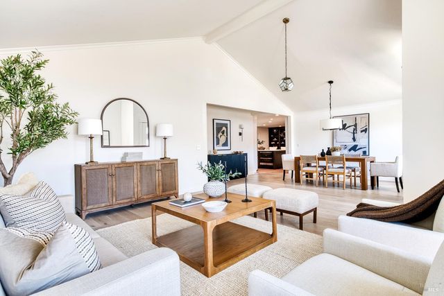 13 Woodland Ct, Novato, CA 94947