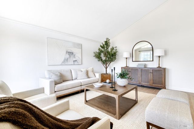 13 Woodland Ct, Novato, CA 94947