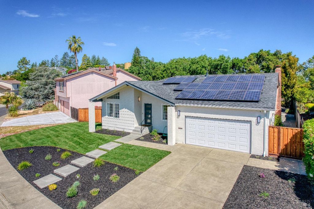 13 Woodland Ct, Novato, CA 94947