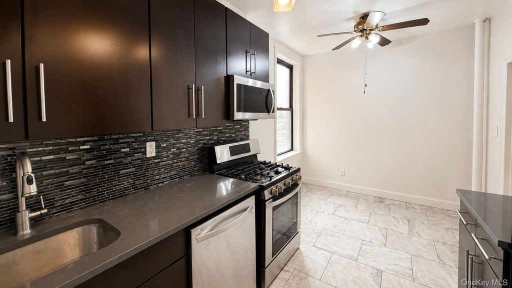 5 Circuit Road A30, New Rochelle, NY 10805 — photo 2