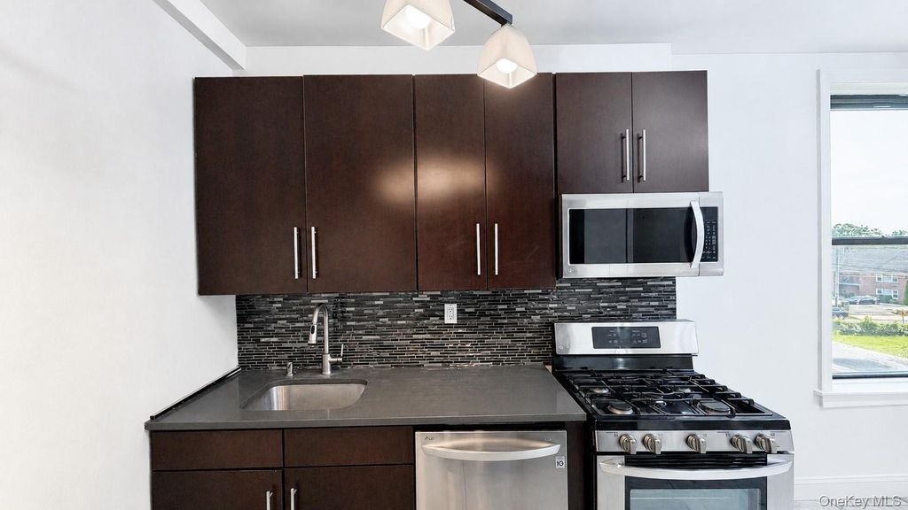 5 Circuit Road A30, New Rochelle, NY 10805 — photo 3