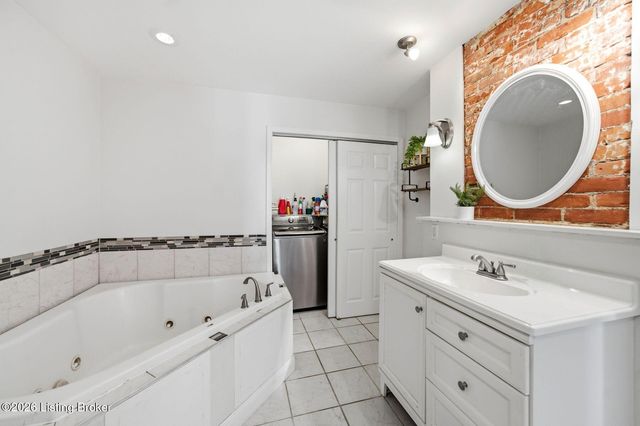 914 E St Catherine St, Louisville, KY 40204