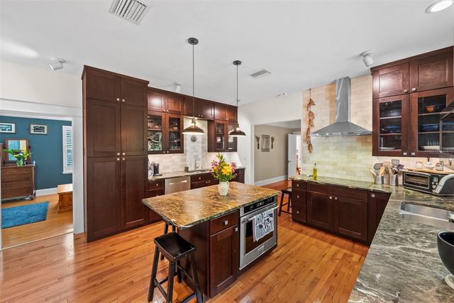 2915 W ANGELES STREET, Tampa, FL 33629