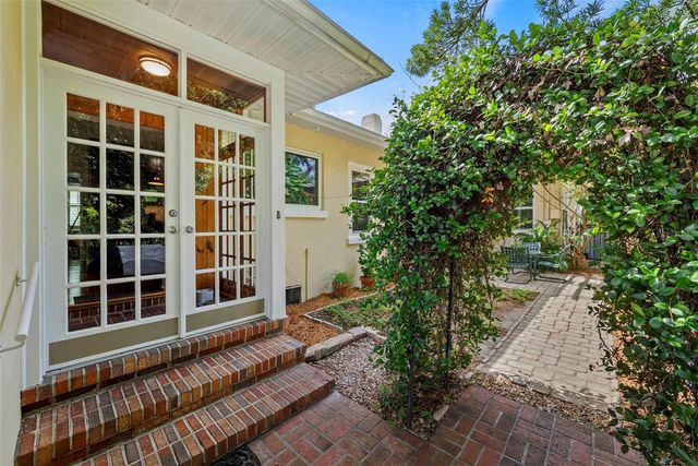 2915 W ANGELES STREET, Tampa, FL 33629