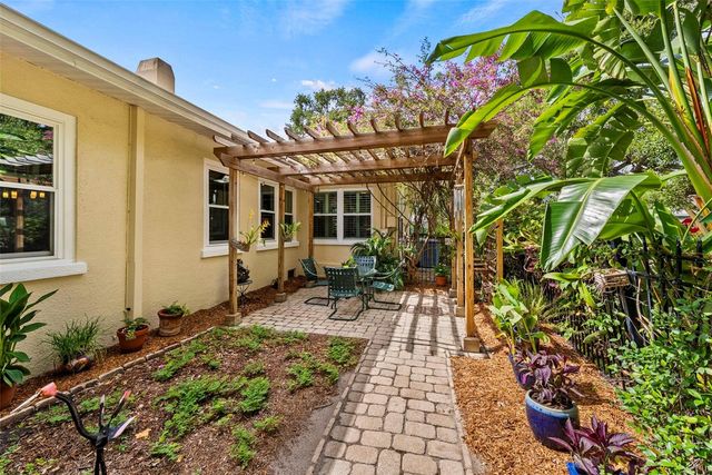 2915 W ANGELES STREET, Tampa, FL 33629