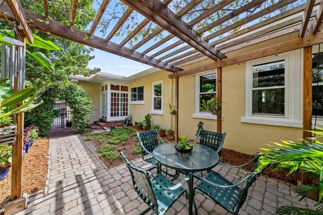 2915 W ANGELES STREET, Tampa, FL 33629