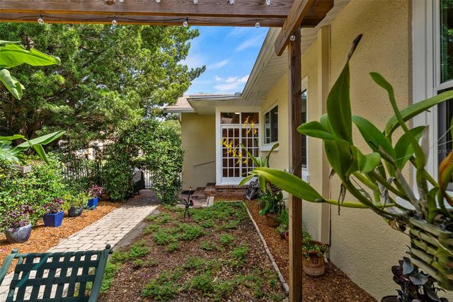 2915 W ANGELES STREET, Tampa, FL 33629